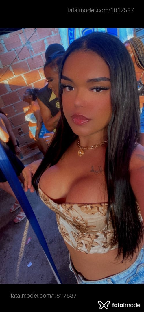 Acompanhante mulher trans morena (o) de olhos castanhos - Kaila