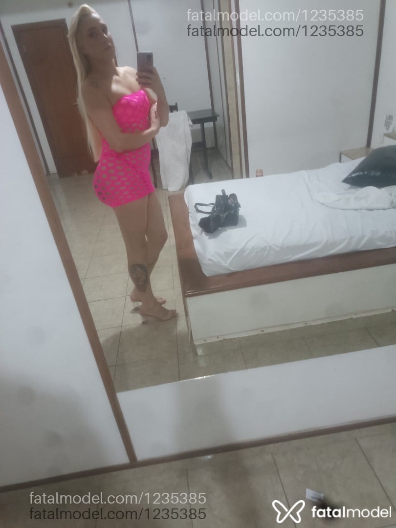 Acompanhante travesti loira (o) de olhos verdes - Mel blond
