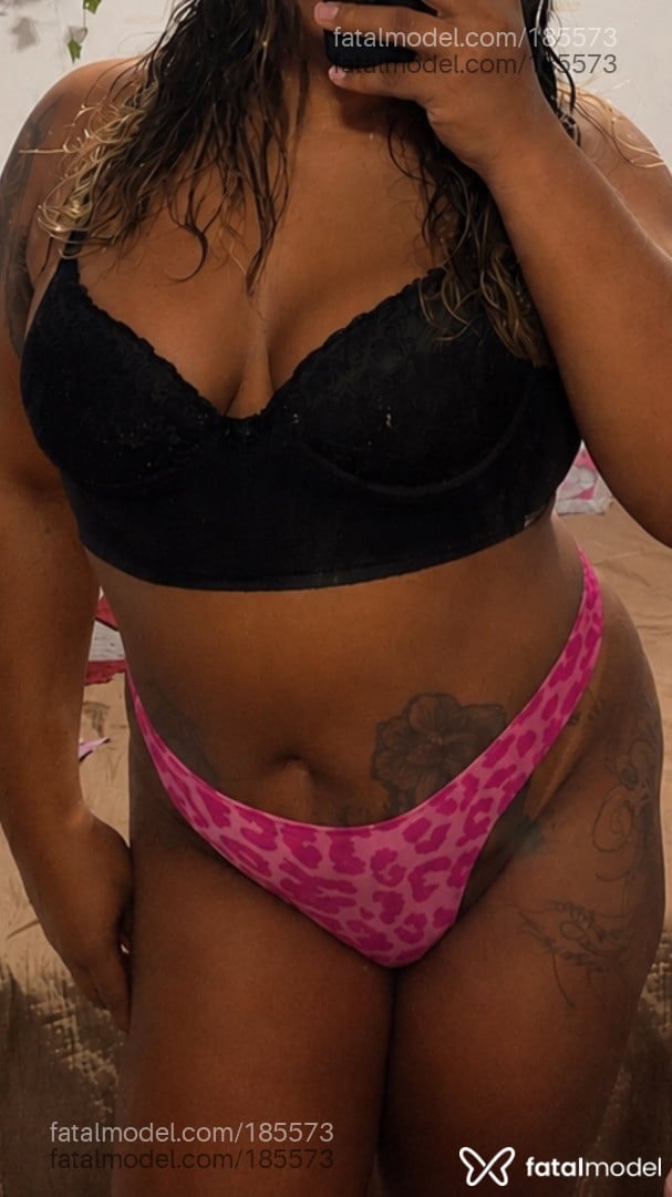 Acompanhante mulher trans loira (o) de olhos pretos - FadaDosDesejos