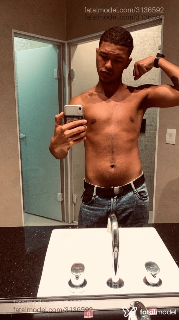 Acompanhante homem com cabelo colorido de olhos castanhos em São José dos Campos - Sebastian Santos