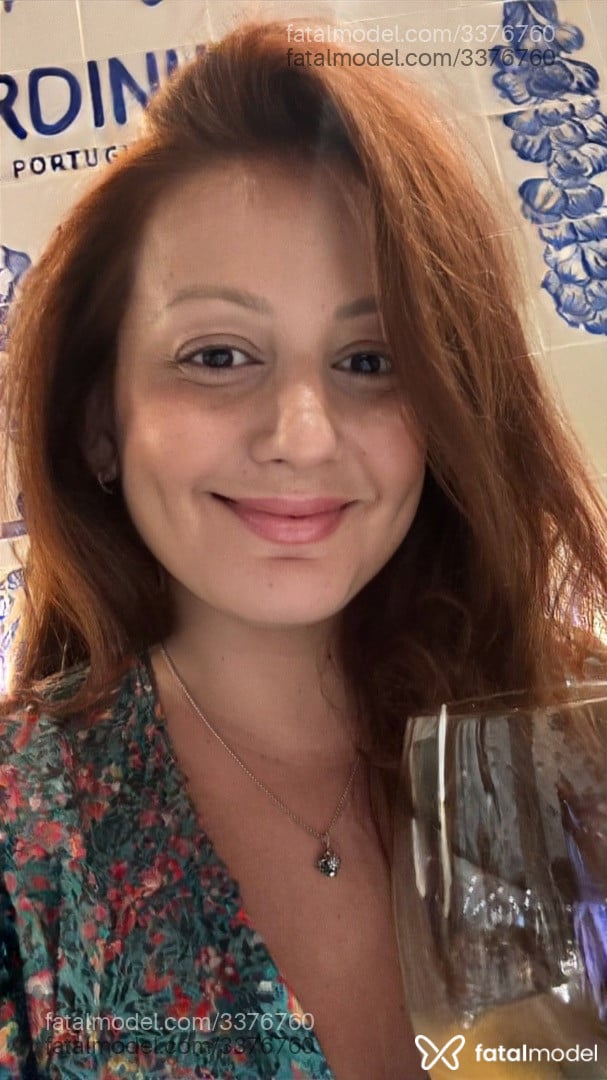 Acompanhante mulher ruiva (o) de olhos castanhos - Laura Botino