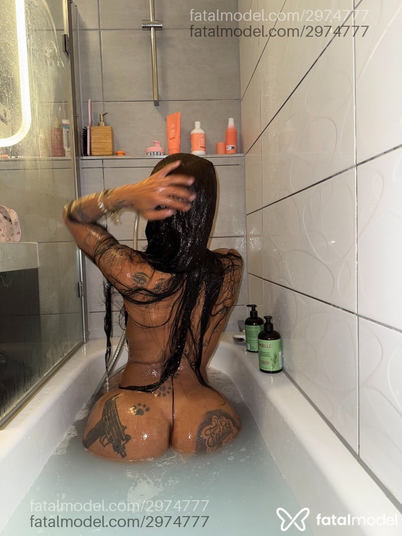 Acompanhante mulher trans morena (o) de olhos pretos - Talita Acompanhante mulher trans morena (o) de olhos pretos - Talita