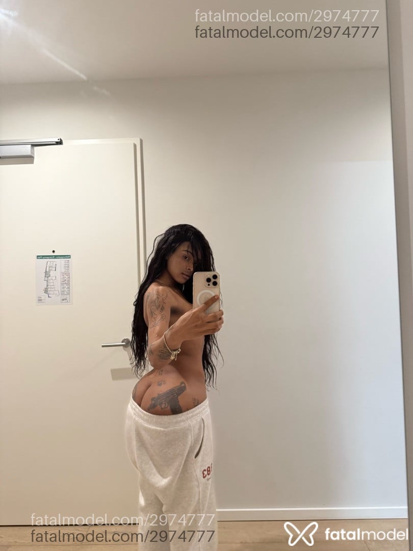 Acompanhante mulher trans morena (o) de olhos pretos - Talita Acompanhante mulher trans morena (o) de olhos pretos - Talita