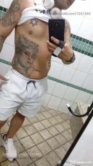 Acompanhante homem com cabelo castanho de olhos castanhos - Tiago Acompanhante homem com cabelo castanho de olhos castanhos - Tiago