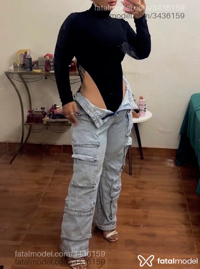 Acompanhante mulher loira (o) de olhos castanhos - Clara