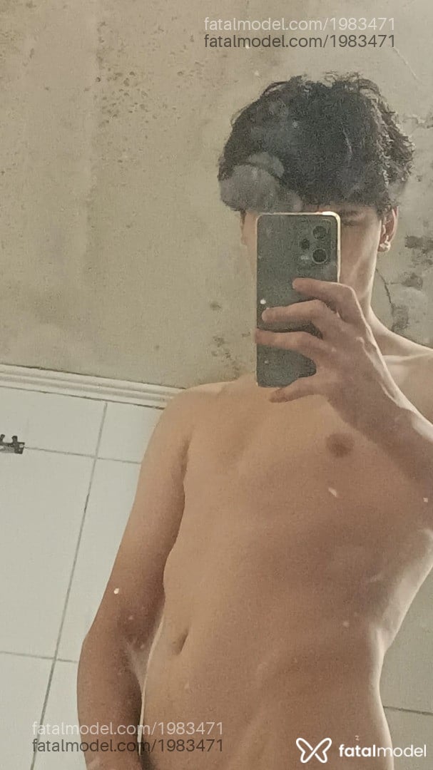 Acompanhante homem morena (o) de olhos castanhos em Balneário Camboriú - RICK