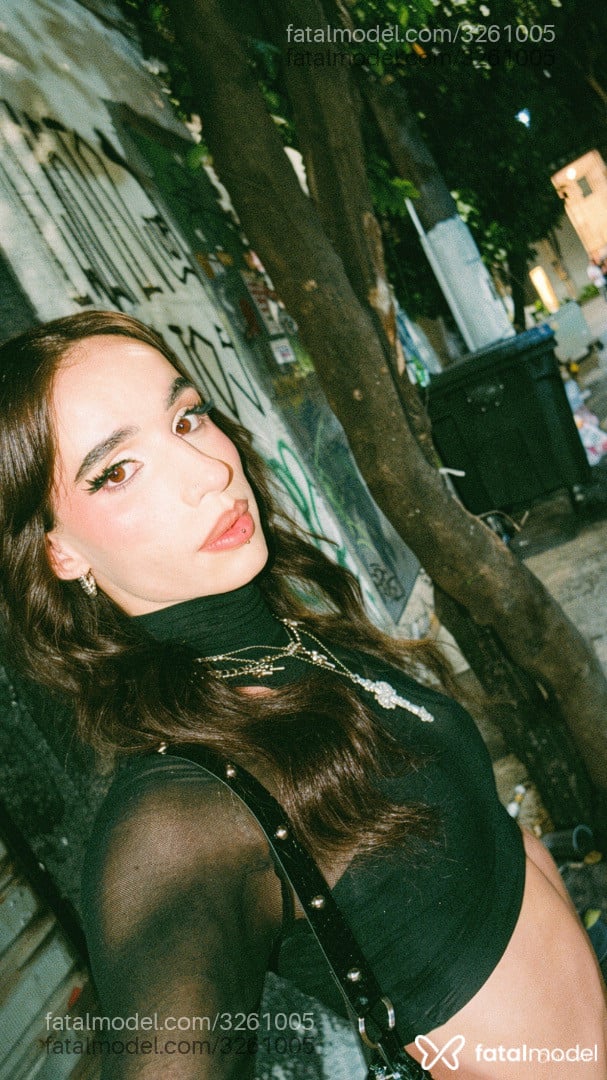 Acompanhante mulher trans com cabelo castanho de olhos castanhos em São Paulo - Beatriz Fukumi