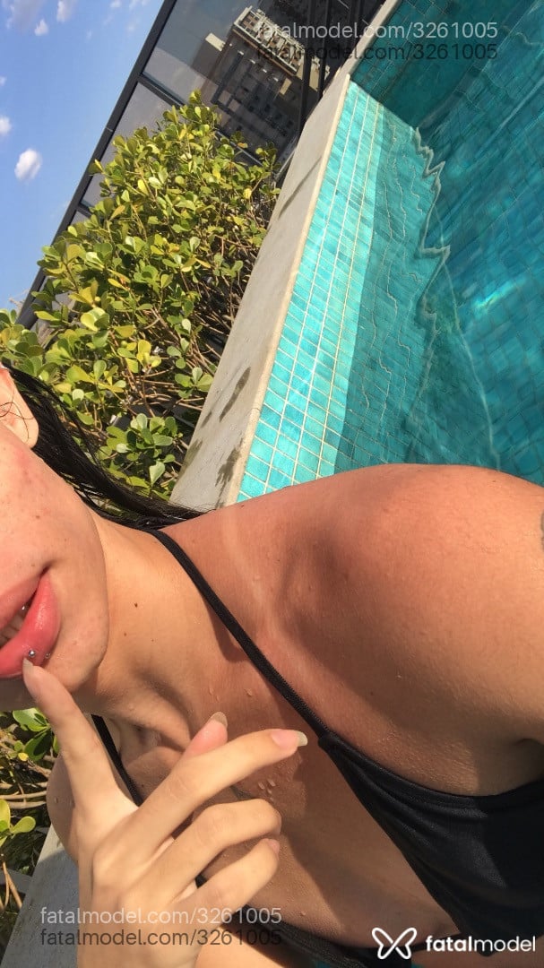 Acompanhante mulher trans com cabelo castanho de olhos castanhos em São Paulo - Beatriz Fukumi