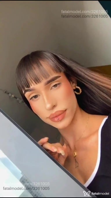 Acompanhante mulher trans com cabelo castanho de olhos castanhos em São Paulo - Beatriz Fukumi