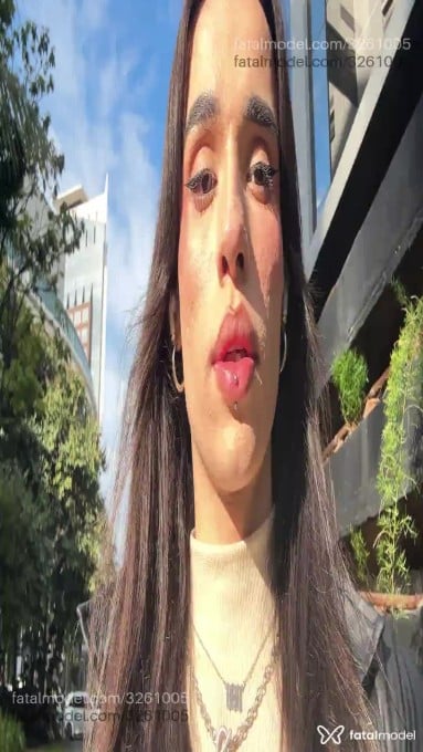 Acompanhante mulher trans com cabelo castanho de olhos castanhos em São Paulo - Beatriz Fukumi
