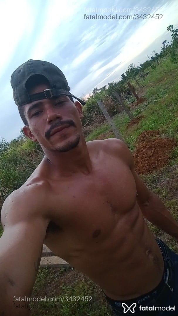 Acompanhante homem com cabelo castanho de olhos pretos em Ji-Paraná Acompanhante homem com cabelo castanho de olhos pretos em Ji-Paraná - Josiel