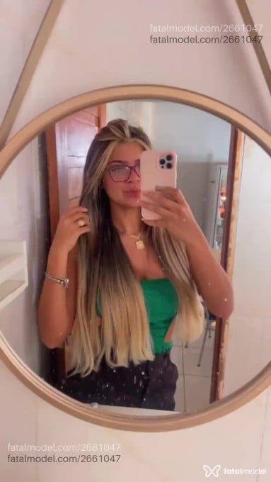Acompanhante mulher loira (o) de olhos castanhos - Melissa Acompanhante mulher loira (o) de olhos castanhos - Melissa
