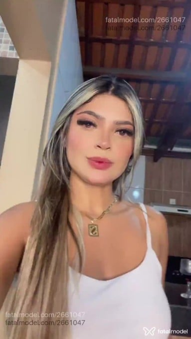 Acompanhante mulher loira (o) de olhos castanhos - Melissa Acompanhante mulher loira (o) de olhos castanhos - Melissa