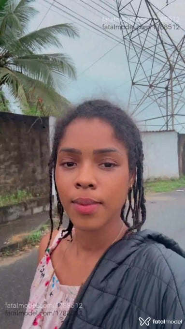 Acompanhante mulher com cabelo castanho de olhos pretos - Felícia Dourado Acompanhante mulher com cabelo castanho de olhos pretos - Felícia Dourado