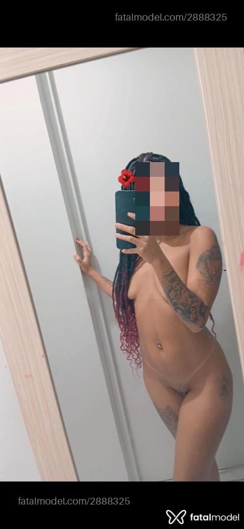 Acompanhante mulher ruiva (o) de olhos castanhos - Ariel