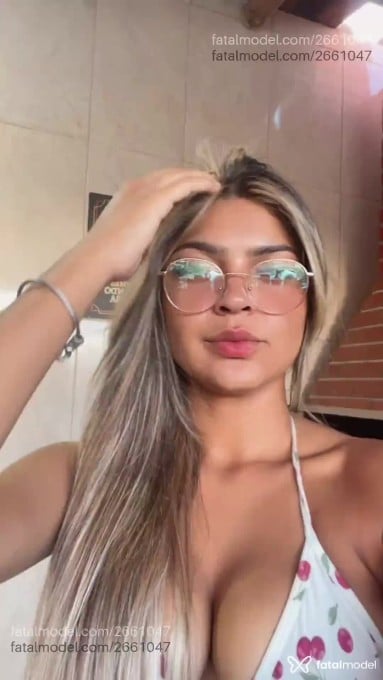 Acompanhante mulher loira (o) de olhos castanhos - Melissa Acompanhante mulher loira (o) de olhos castanhos - Melissa