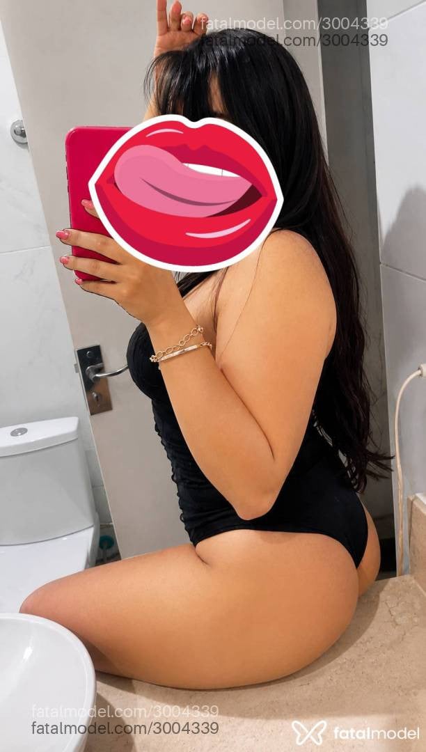 Acompanhante mulher morena (o) de olhos pretos - Melina Fontineli