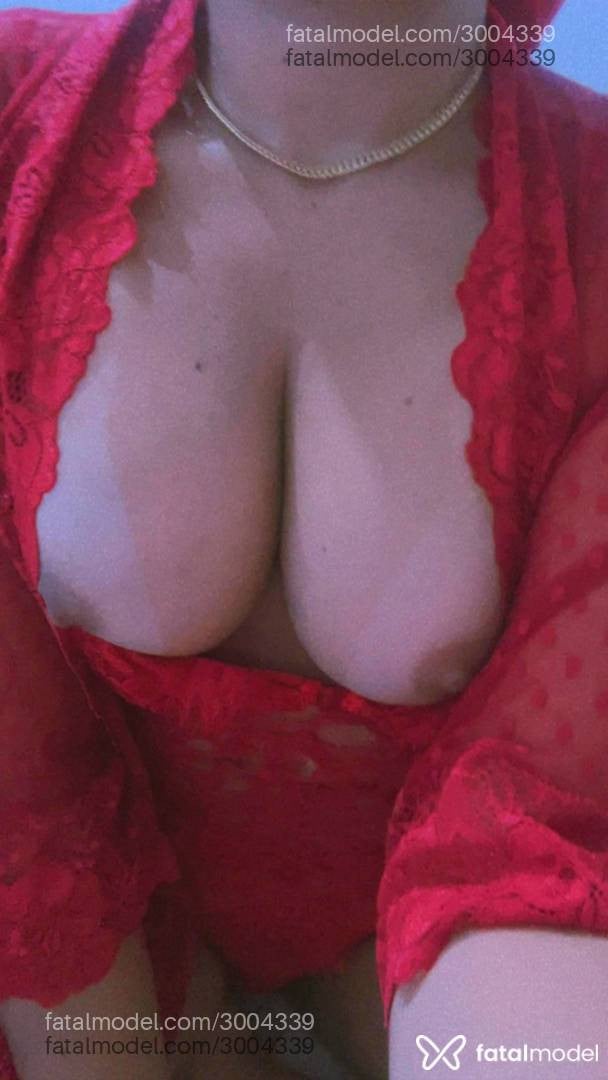 Acompanhante mulher morena (o) de olhos pretos - Melina Fontineli