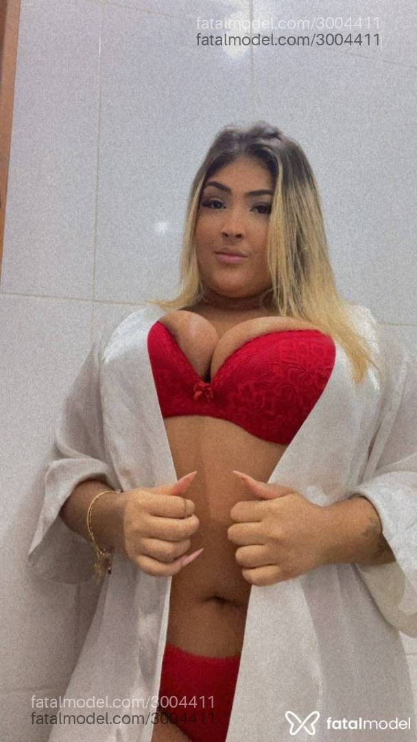 Acompanhante mulher loira (o) de olhos pretos - Bela