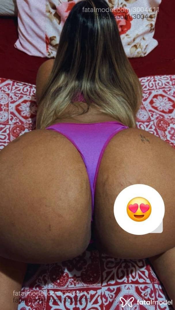 Acompanhante mulher loira (o) de olhos pretos - Bela