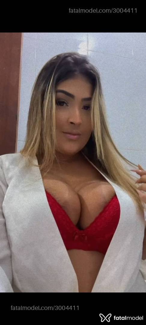 Acompanhante mulher loira (o) de olhos pretos - Bela