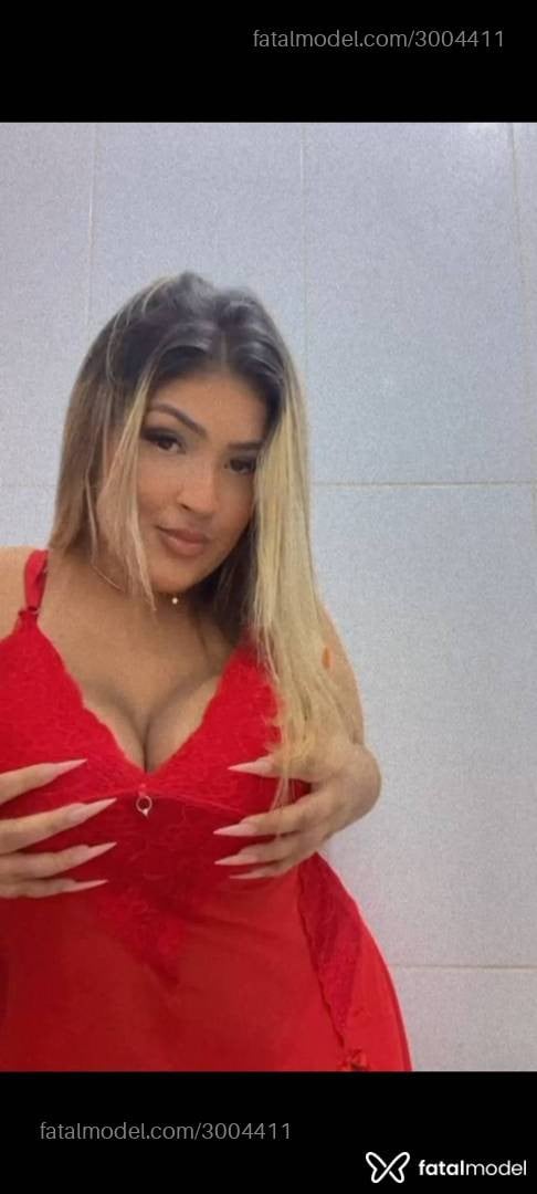 Acompanhante mulher loira (o) de olhos pretos - Bela