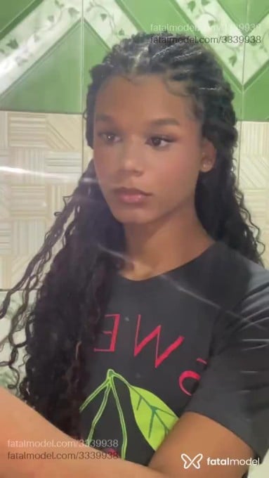 Acompanhante mulher trans com cabelo castanho de olhos castanhos em Salvador Acompanhante mulher trans com cabelo castanho de olhos castanhos em Salvador - Kiara
