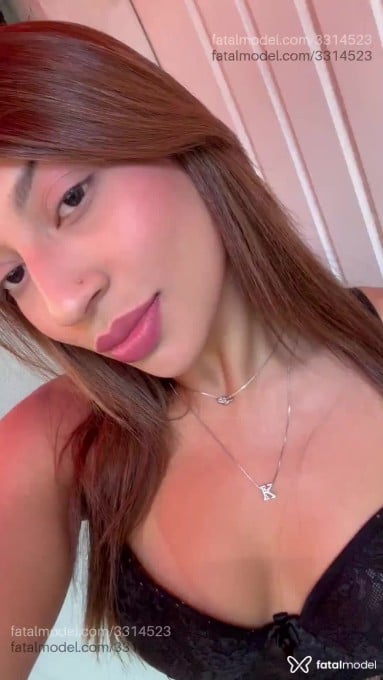 Acompanhante mulher com cabelo castanho de olhos castanhos em São Paulo Acompanhante mulher com cabelo castanho de olhos castanhos em São Paulo - Kemily