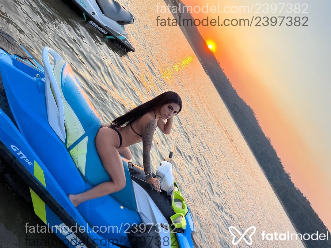 Acompanhante mulher com cabelo castanho de olhos pretos em Vila Velha - Thifany
