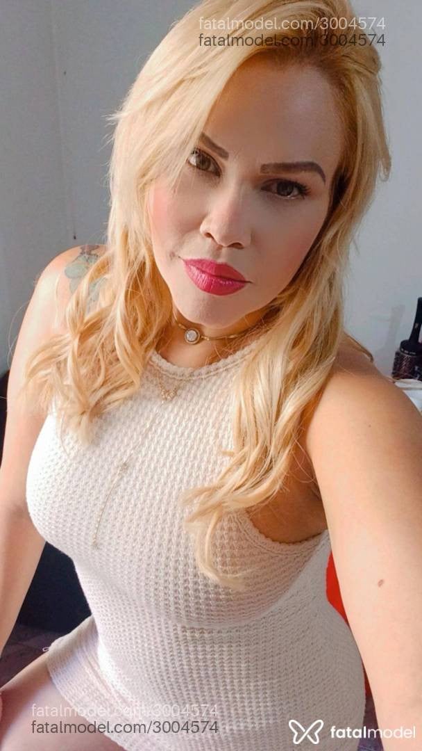 Acompanhante mulher loira (o) de olhos verdes - Luana