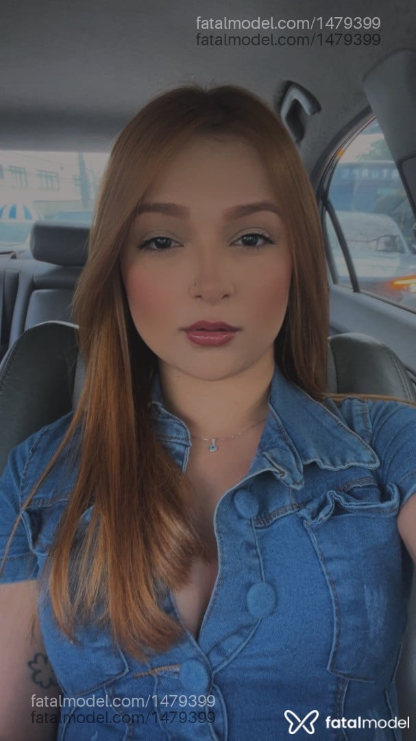 Acompanhante mulher ruiva (o) de olhos pretos - Clara Novaes