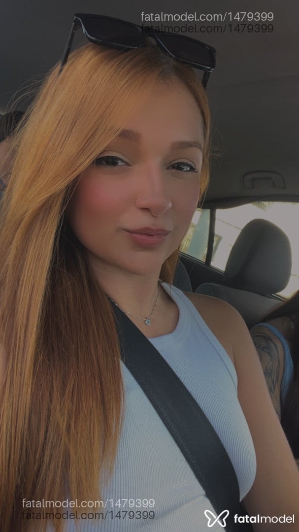 Acompanhante mulher ruiva (o) de olhos pretos - Clara Novaes