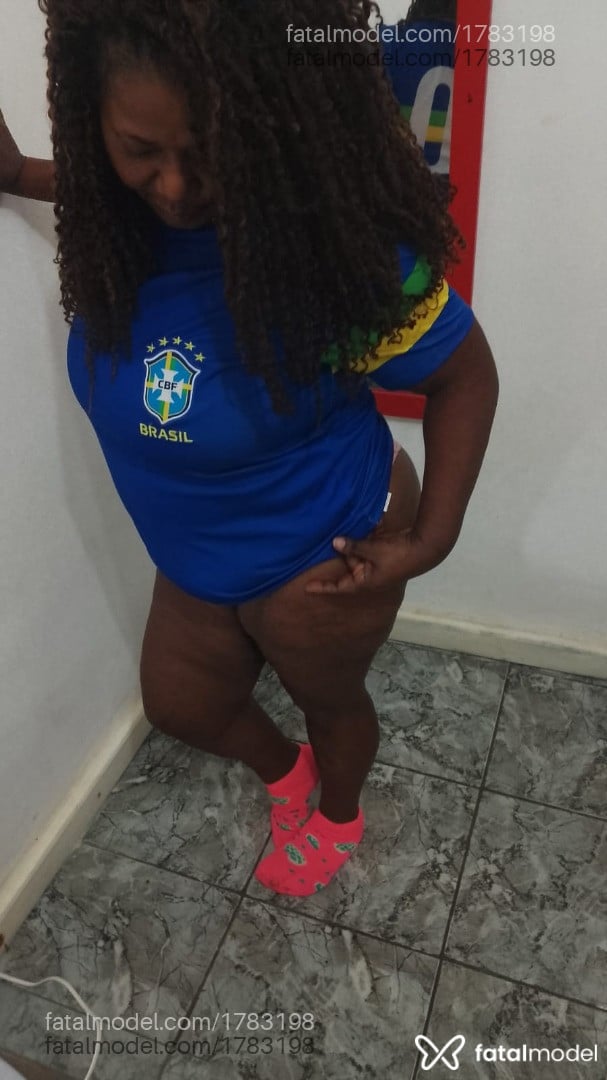 Acompanhante mulher com cabelo castanho de olhos pretos - Drielly Alcântara Acompanhante mulher com cabelo castanho de olhos pretos - Drielly Alcântara