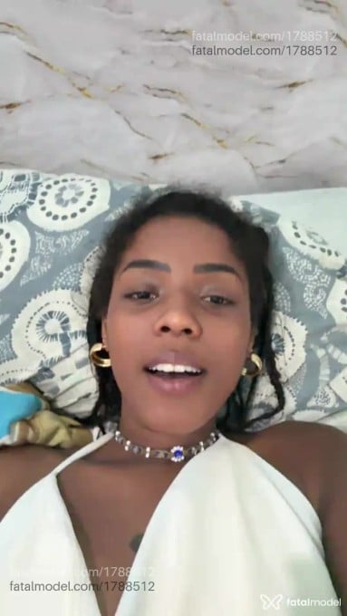 Acompanhante mulher com cabelo castanho de olhos pretos - Felícia Dourado Acompanhante mulher com cabelo castanho de olhos pretos - Felícia Dourado