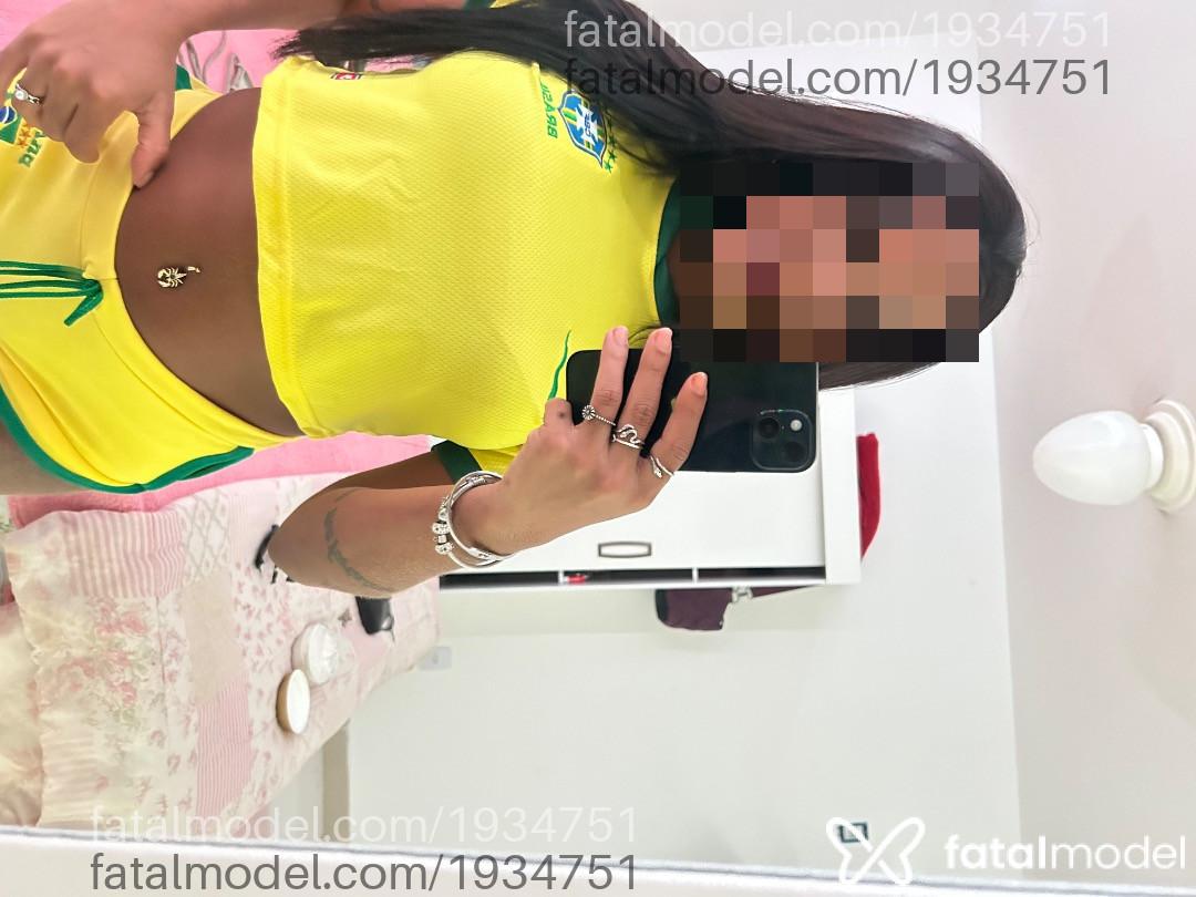 Acompanhante mulher morena (o) de olhos pretos - Inaê Acompanhante mulher morena (o) de olhos pretos - Inaê