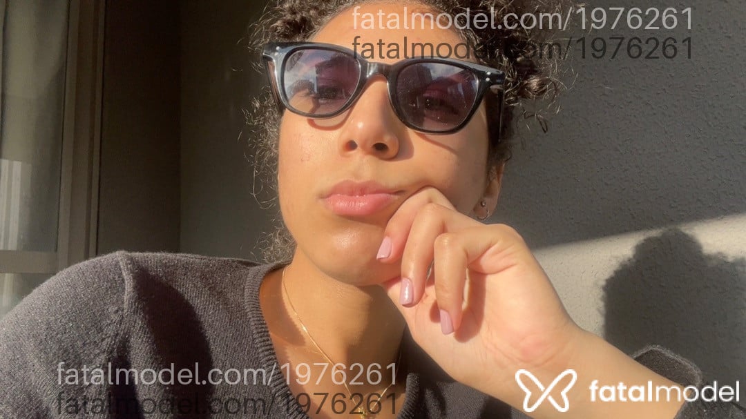Acompanhante mulher trans com cabelo castanho de olhos castanhos em São Paulo - Sophie Brunnet