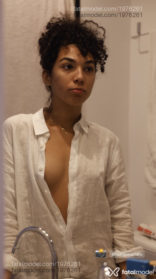 Acompanhante mulher trans com cabelo castanho de olhos castanhos em São Paulo Acompanhante mulher trans com cabelo castanho de olhos castanhos em São Paulo - Sophie Brunnet