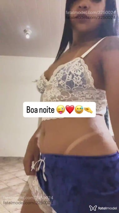 Acompanhante mulher morena (o) de olhos pretos - Carolzinha Acompanhante mulher morena (o) de olhos pretos - Carolzinha