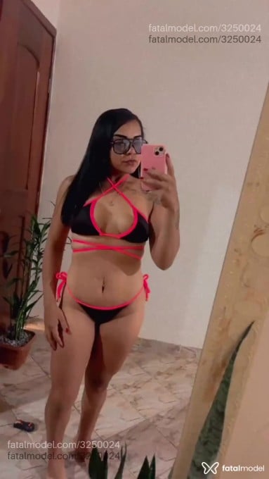 Acompanhante mulher morena (o) de olhos pretos - Carolzinha Acompanhante mulher morena (o) de olhos pretos - Carolzinha