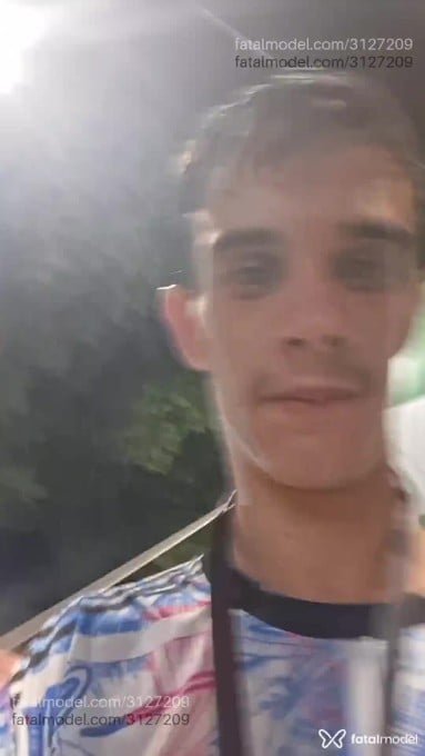 Acompanhante homem com cabelo castanho de olhos castanhos - Vitinho