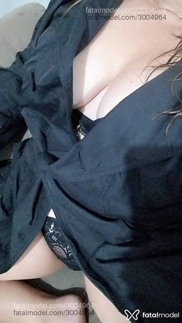 Acompanhante mulher com cabelo castanho de olhos pretos - Laís