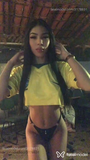 Acompanhante mulher com cabelo castanho de olhos castanhos - Larissa Acompanhante mulher com cabelo castanho de olhos castanhos - Larissa