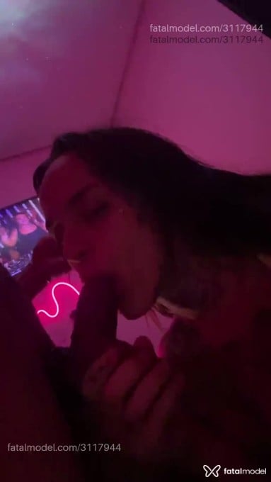Acompanhante mulher trans com cabelo castanho de olhos mel em São Paulo Acompanhante mulher trans com cabelo castanho de olhos mel em São Paulo - Stella Raven