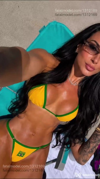 Acompanhante mulher trans morena (o) de olhos mel em Anápolis Acompanhante mulher trans morena (o) de olhos mel em Anápolis - Thayla coling