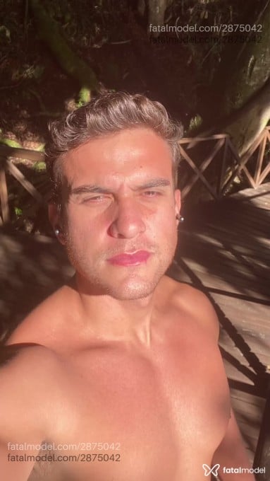 Acompanhante homem com cabelo castanho de olhos castanhos em Balneário Camboriú - Gabriel Sudré