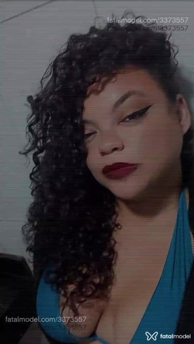 Acompanhante mulher com cabelo castanho de olhos castanhos - Gabriella