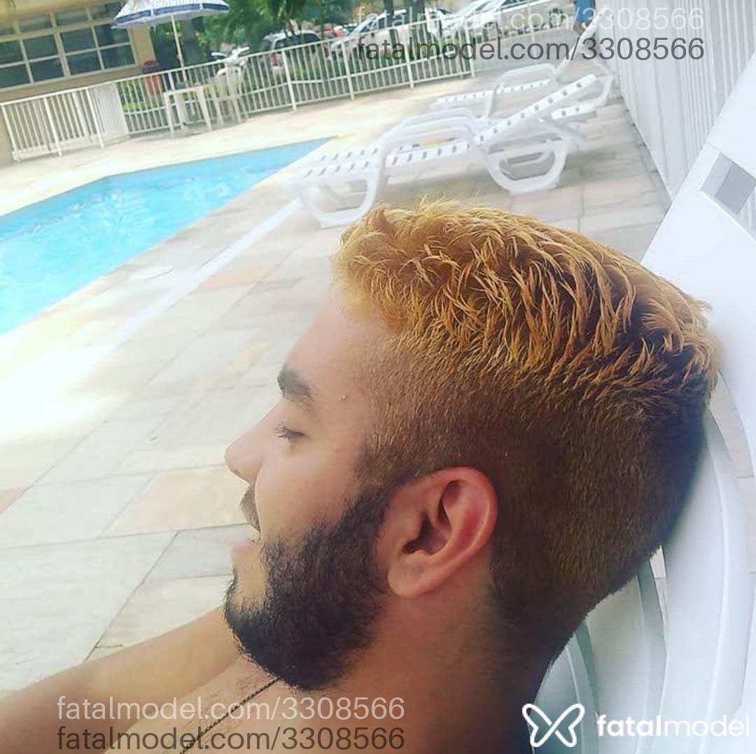 Acompanhante homem sem cabelo de olhos pretos em Porto Seguro Acompanhante homem sem cabelo de olhos pretos em Porto Seguro - Vinícius Luan