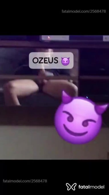 Acompanhante homem com cabelo grisalho de olhos castanhos - Ozeus Acompanhante homem com cabelo grisalho de olhos castanhos - Ozeus
