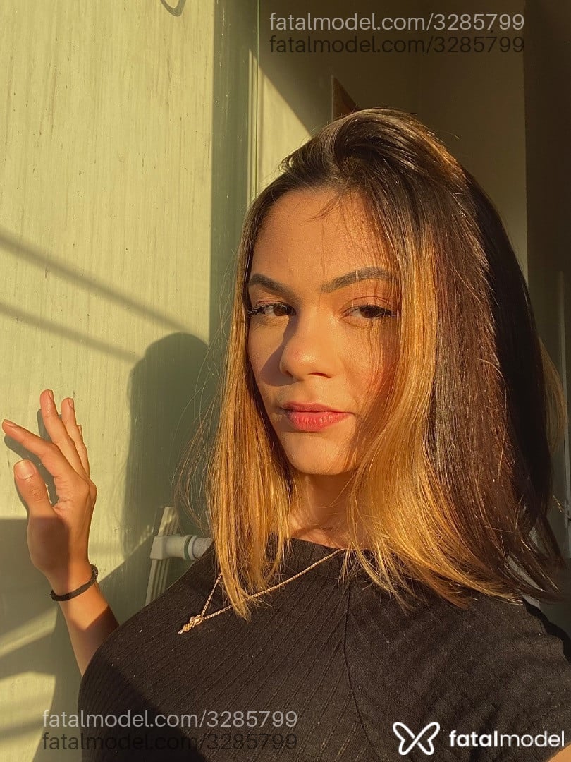 Acompanhante mulher com cabelo castanho de olhos castanhos - Julia
