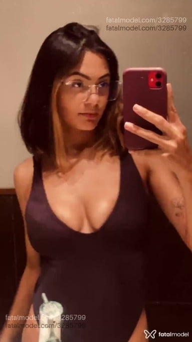Acompanhante mulher com cabelo castanho de olhos castanhos - Julia